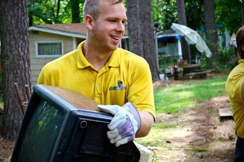 Junk Doctors crew serving Thomasville